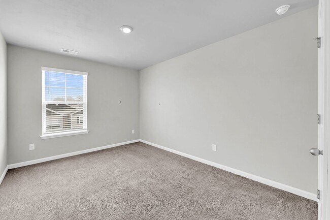 Building Photo - 550 Wayton Cir