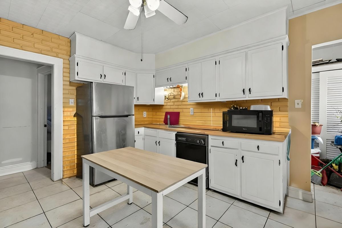 Building Photo - 1440 Wood Ave