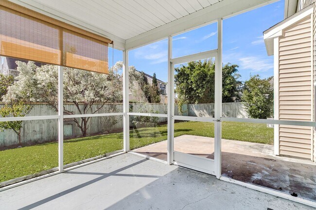 Building Photo - 5 Bedroom 3 Bath Home Located in Sophia Landing in Goose Creek