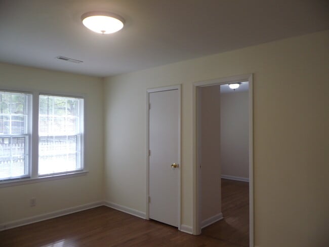 Building Photo - 2518 Etiwan Ave