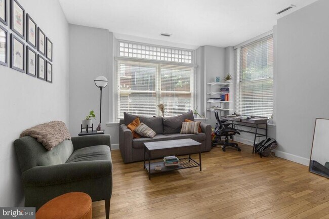 Building Photo - 242 S 13th St