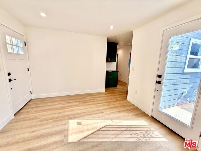 Building Photo - 3900 2nd Ave