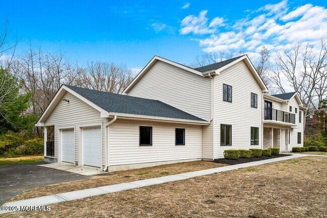 Building Photo - 527 Woodview Rd