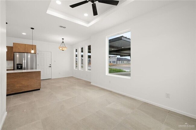 Building Photo - 2809 S Links Dr