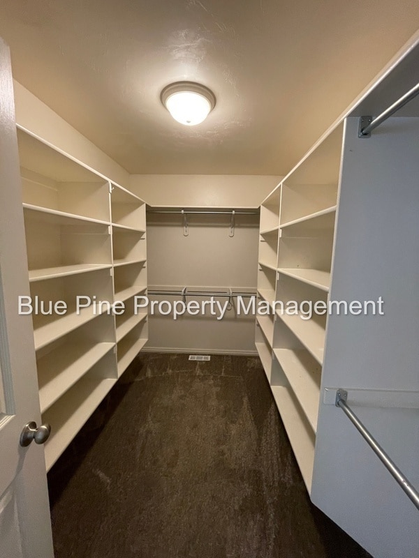 Building Photo - 2409 Brandon Dr