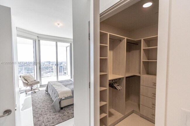 Building Photo - 851 NE 1st Ave