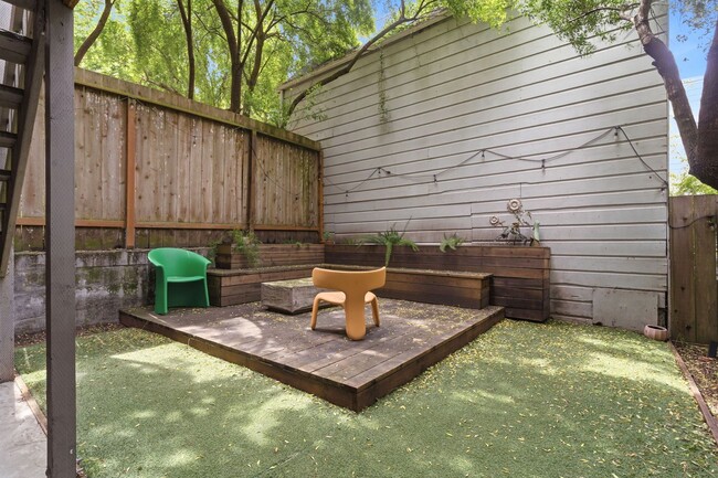 Building Photo - Lovely 2 Bed, 1 Bath Haight Ashbury Flat