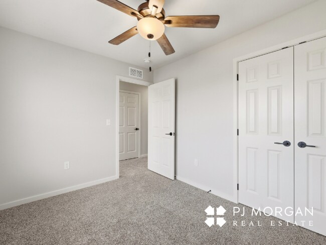 Building Photo - 5404 S 207th Ct