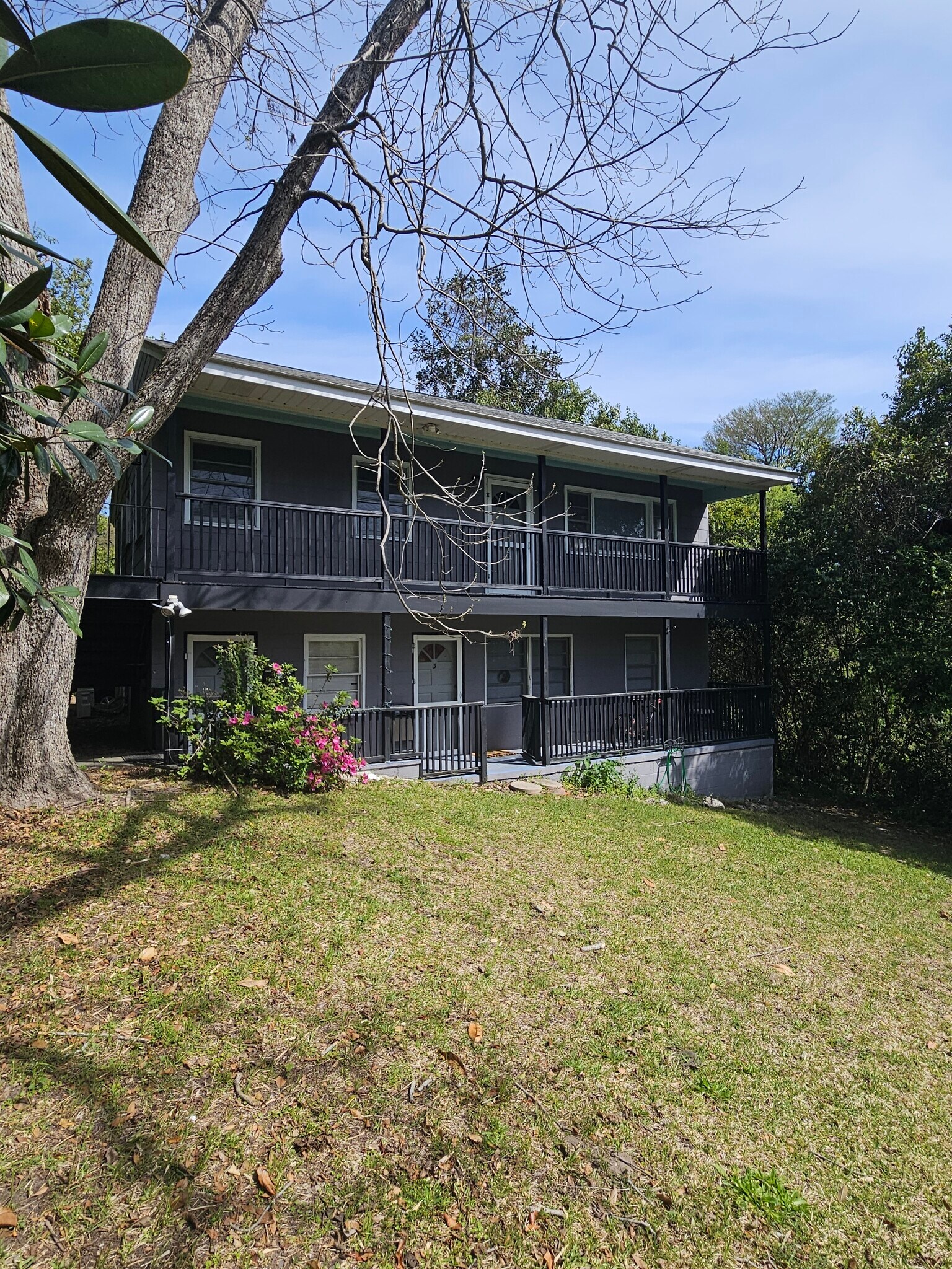 Building Photo - 2103 Pender Ave