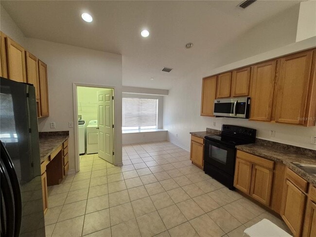 Building Photo - 6833 Runner Oak Dr