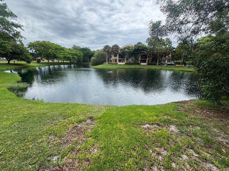 Building Photo - 9999 Summerbreeze Dr