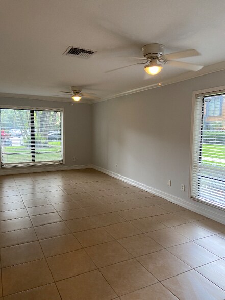 Building Photo - 814 Sandtree Dr
