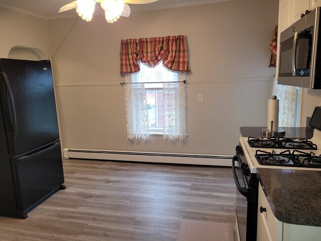 Building Photo - 11 Montfern Ave