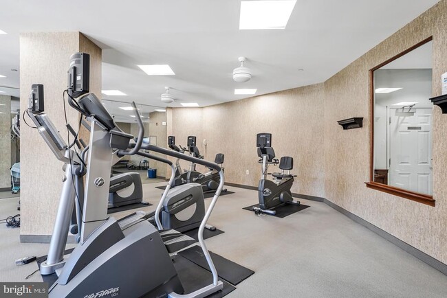 Building Photo - 11800 Sunset Hills Rd