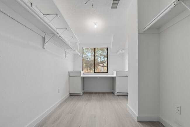 Building Photo - 6646 Montauk Dr