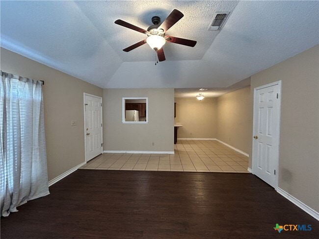 Building Photo - 1642 W County Line Rd