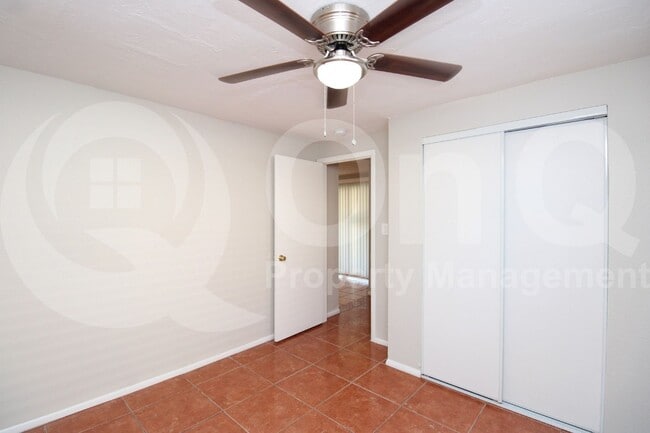 Building Photo - 8128 W Earll Dr