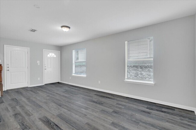 Building Photo - 3112 Lee Ave