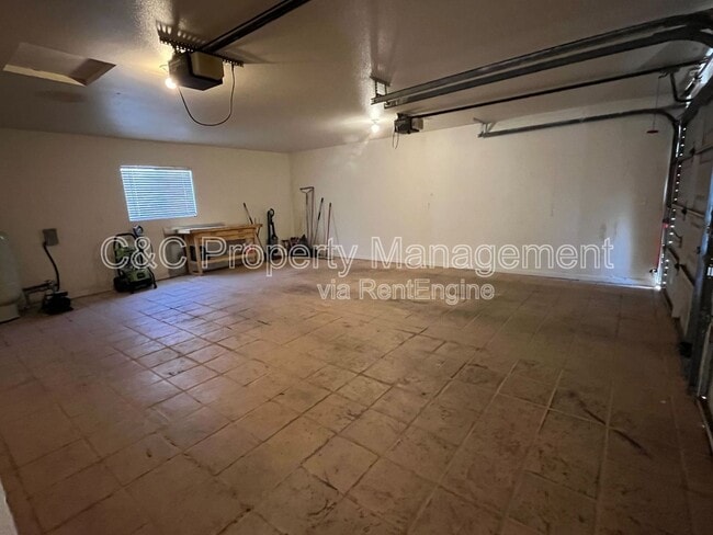 Building Photo - 15290 Sunset Dr
