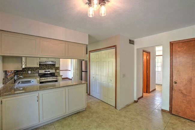 Building Photo - SCOTCH PINE