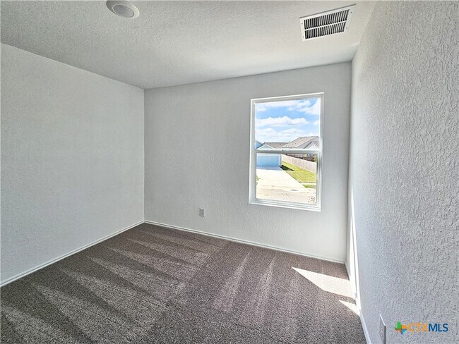 Building Photo - 805 Riviera Ct