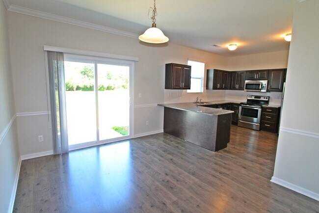 Building Photo - 3BD/2.5BTH Townhome North Western School District