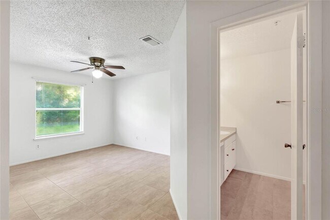 Building Photo - 117 Reserve Cir