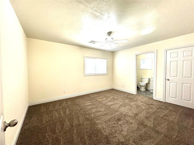 Building Photo - 1101 W Wilshire Blvd