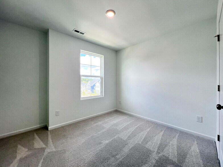 Building Photo - 1421 Jay Rd