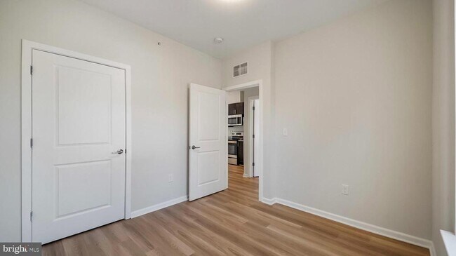 Building Photo - 4907 Hamilton Ave