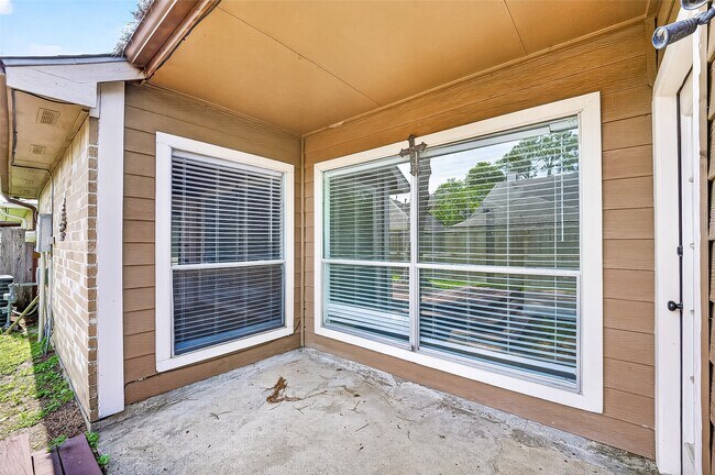 Building Photo - 12403 Meadow Ridge Dr