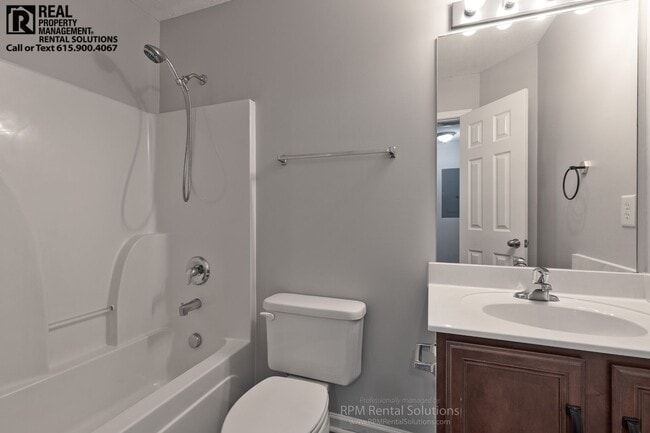 Building Photo - Amazing Smyrna 3BR townhome END-UNIT, just 1 mile from I-24!