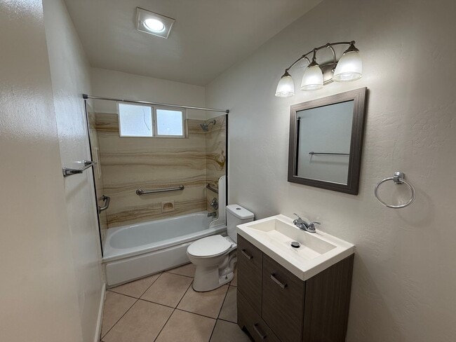 Building Photo - 4 Bedroom Home with Large Backyard | Modern Landscaping | Utilities Included