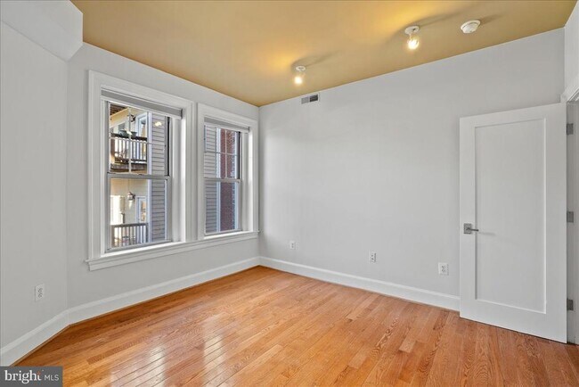 Building Photo - 3220 17th St NW