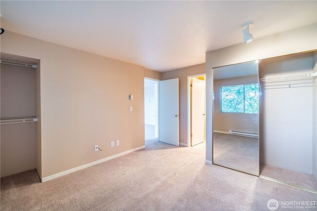 Building Photo - Lake Sammamish View Condo For Lease