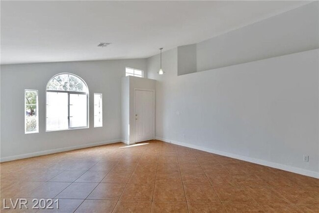 Building Photo - Fresh & Clean Single-Story Home in Gated C...