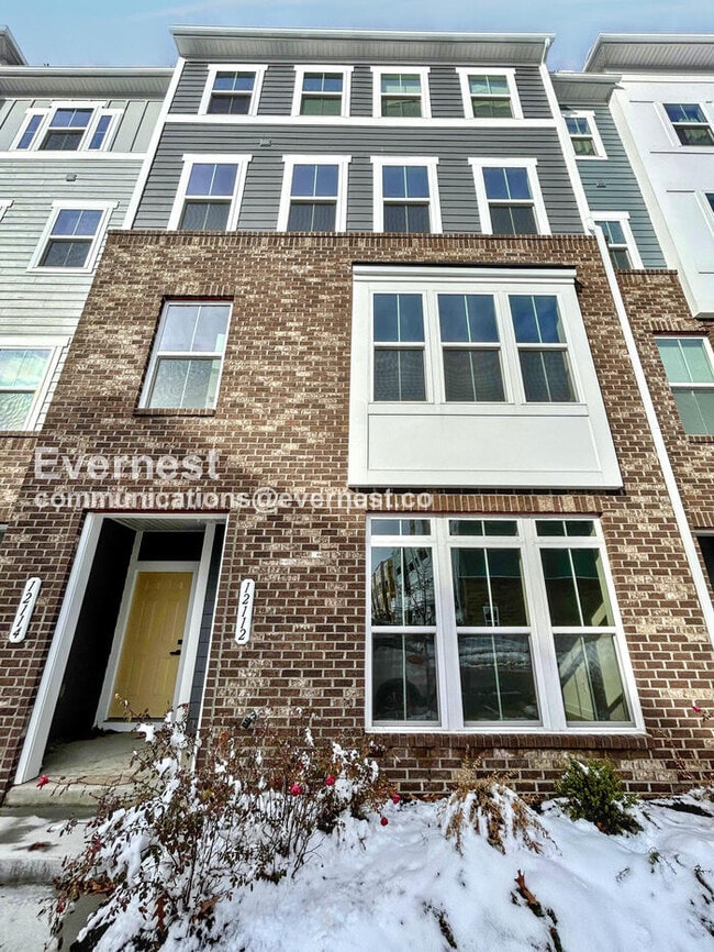 Building Photo - 12112 Calgary Lp