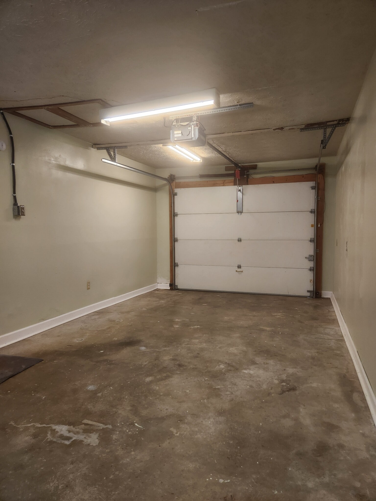 Garage - 1605 Woodrow Dr