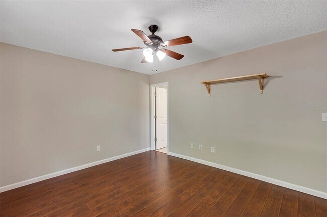 Building Photo - Hawthorne Reserve Condo