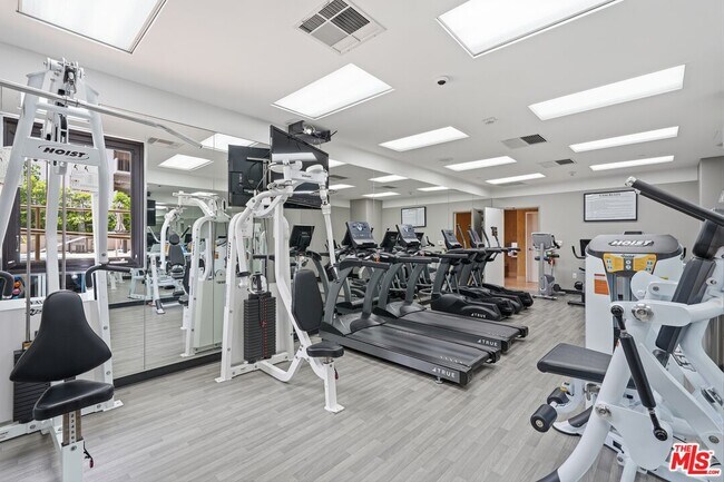 Building Photo - 10430 Wilshire Blvd