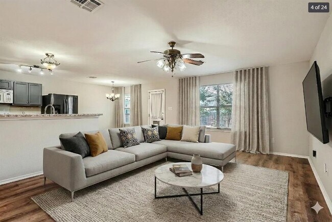 Building Photo - 221 Almquist St