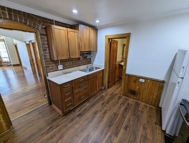 Building Photo - Historic 2 Bed / 1 Bath Townhome near Down...