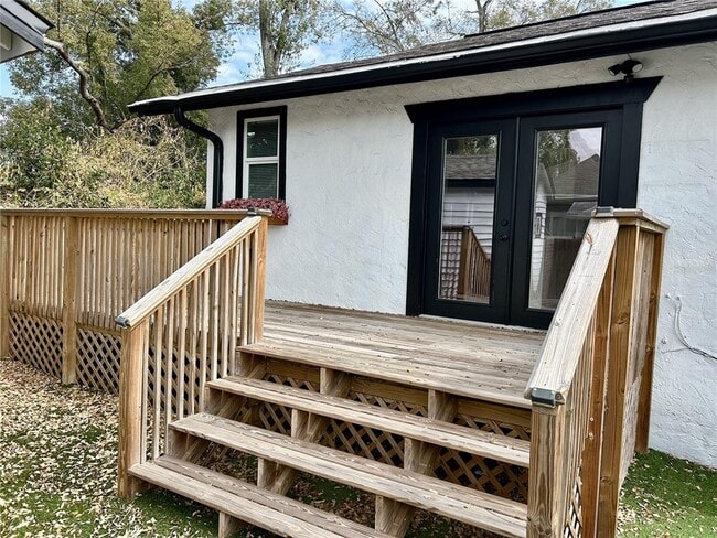 Building Photo - 706 E Flora St