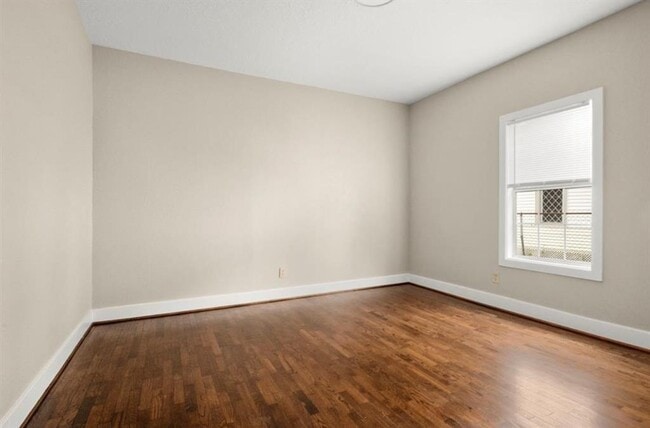 Building Photo - 304 Delmar St