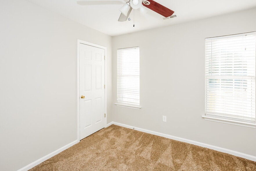 Building Photo - 4009 Ranchview Ln