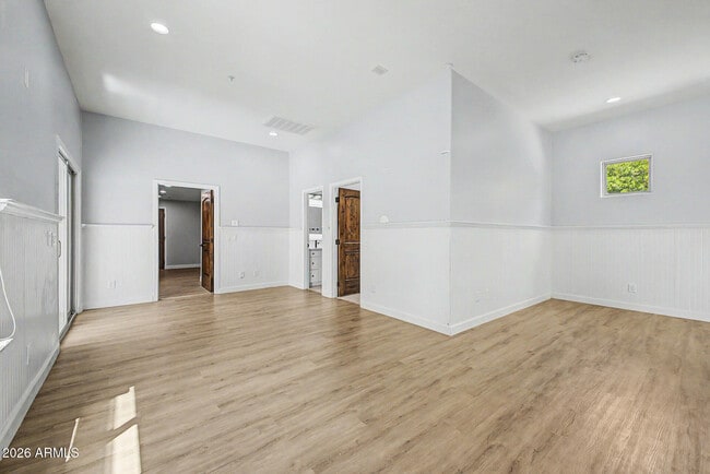 Building Photo - 2311 E Colter St
