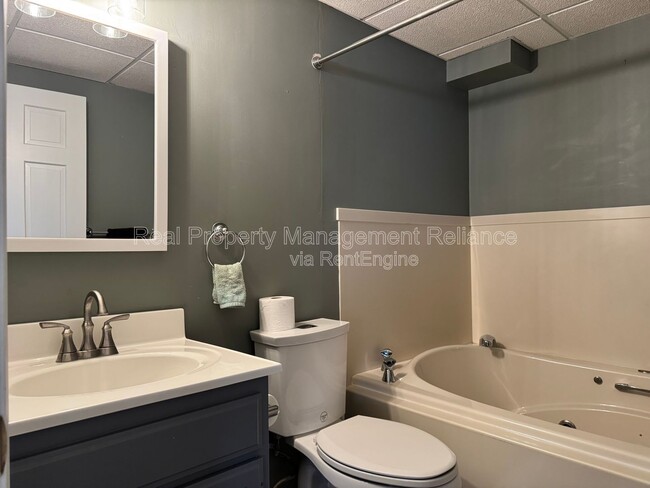 Building Photo - 14 Ravenna Ave