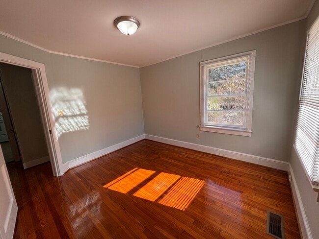 Building Photo - 2 Bedrooms- 1 Bathroom- House in Rome!