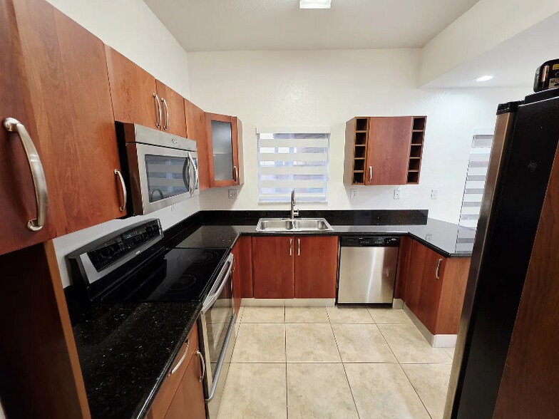 Building Photo - 7422 NW 182nd St