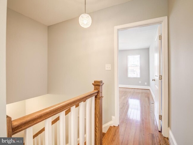 Building Photo - 424 Elm St NW